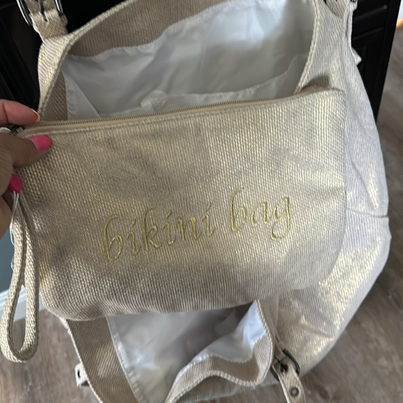 Brand new echo design beach bag.  This bag includes a bikini bag - Picture 4 of 6